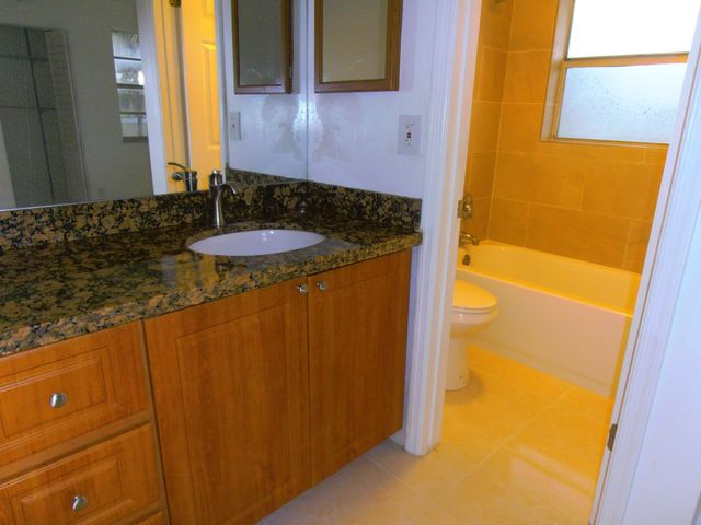 877 Twin Lakes Drive G, Coral Springs, FL 33071