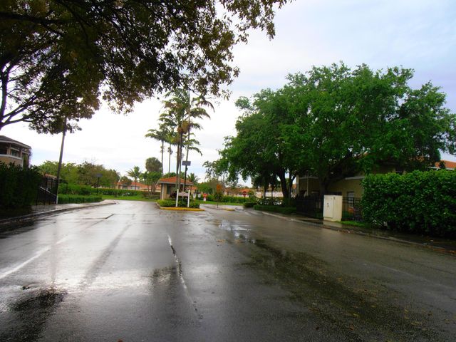 877 Twin Lakes Drive G, Coral Springs, FL 33071
