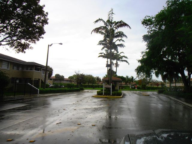 877 Twin Lakes Drive G, Coral Springs, FL 33071