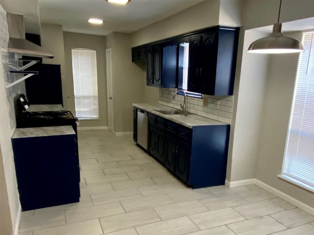 1039 Oak Meadow Lane, Desoto, TX 75115