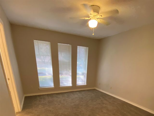 1039 Oak Meadow Lane, Desoto, TX 75115