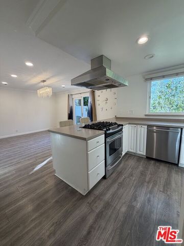 8020 Cora Street, Sunland (los Angeles), CA 91040
