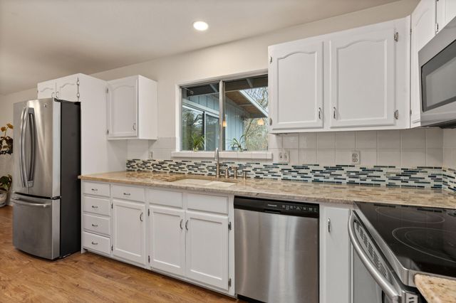 262 Lathrop Lane, Grants Pass, OR 97526