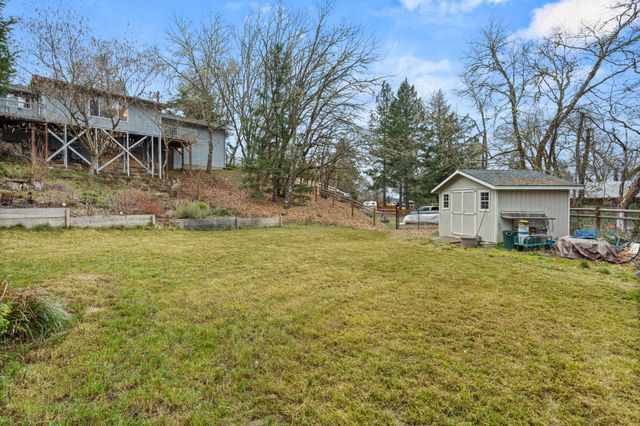 262 Lathrop Lane, Grants Pass, OR 97526