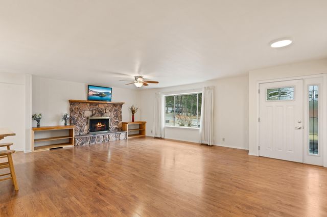 262 Lathrop Lane, Grants Pass, OR 97526