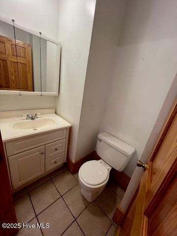 220 River Road, Washington, NC 27889