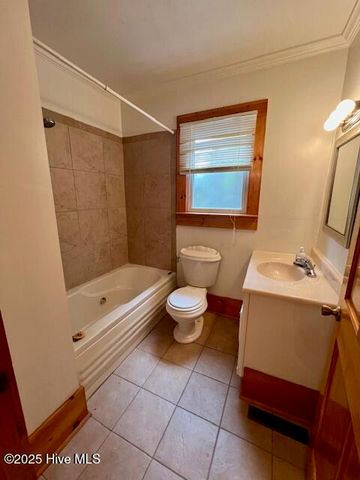 220 River Road, Washington, NC 27889