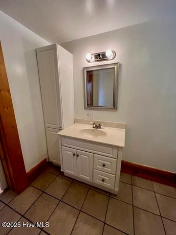 220 River Road, Washington, NC 27889