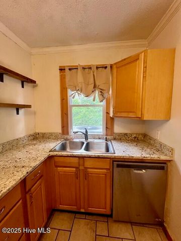 220 River Road, Washington, NC 27889