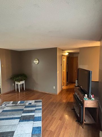 1726 2nd Avenue E, West Fargo, ND 58078