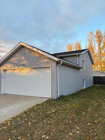 1726 2nd Avenue E, West Fargo, ND 58078