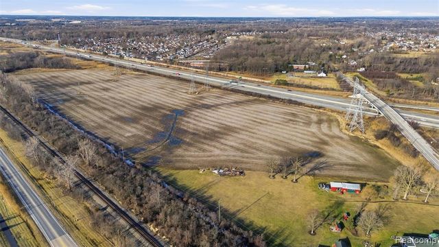 21301 Woodruff Road, Rockwood, MI 48173