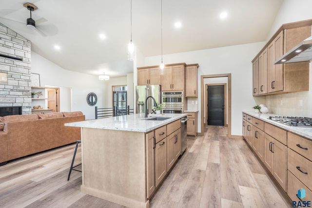 1100 N Scots Pine Dr Drive, Sioux Falls, SD 57110