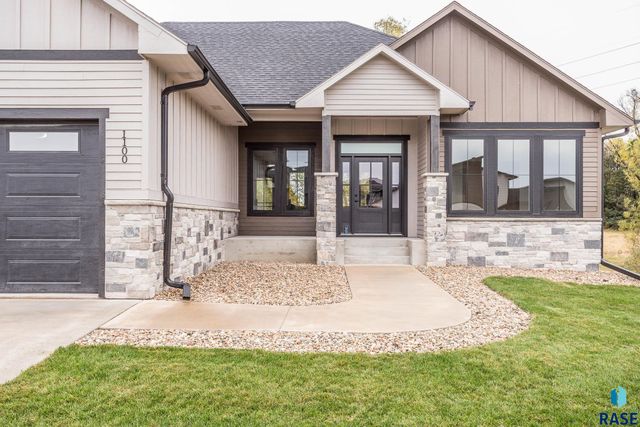 1100 N Scots Pine Dr Drive, Sioux Falls, SD 57110