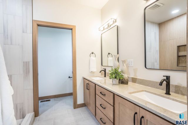 1100 N Scots Pine Dr Drive, Sioux Falls, SD 57110