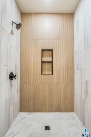 1100 N Scots Pine Dr Drive, Sioux Falls, SD 57110