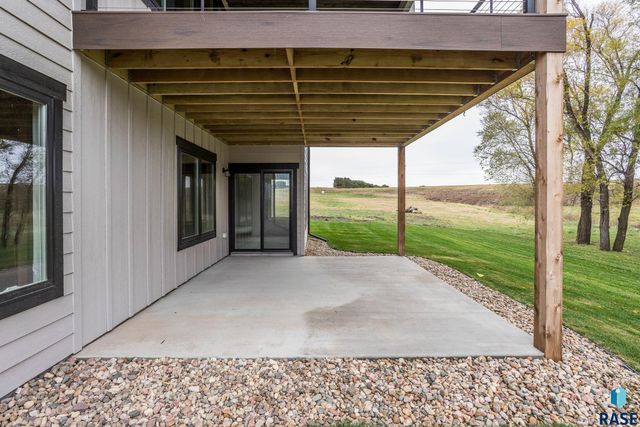 1100 N Scots Pine Dr Drive, Sioux Falls, SD 57110