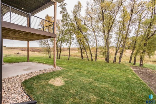 1100 N Scots Pine Dr Drive, Sioux Falls, SD 57110