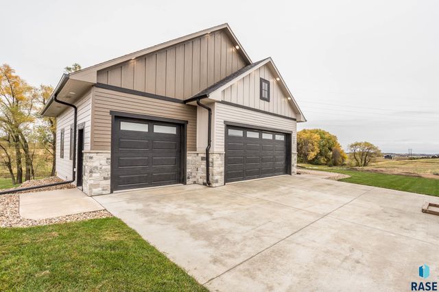 1100 N Scots Pine Dr Drive, Sioux Falls, SD 57110