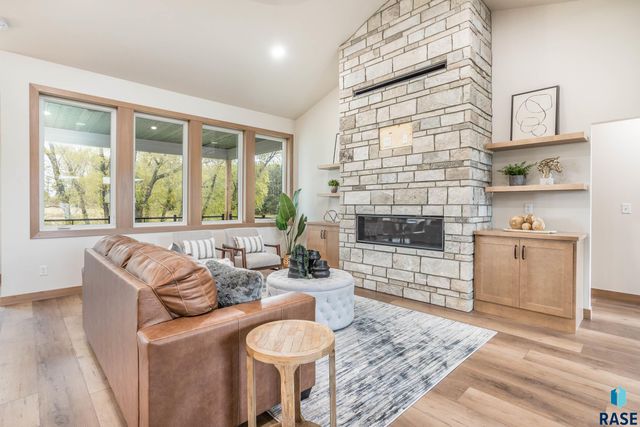 1100 N Scots Pine Dr Drive, Sioux Falls, SD 57110