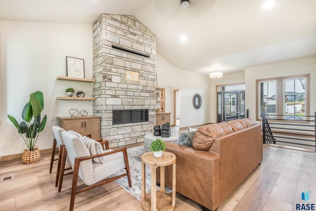 1100 N Scots Pine Dr Drive, Sioux Falls, SD 57110