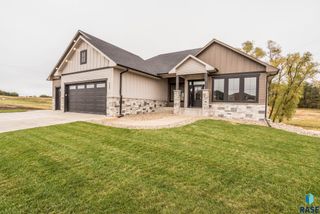 1100 N Scots Pine Dr Drive, Sioux Falls, SD 57110