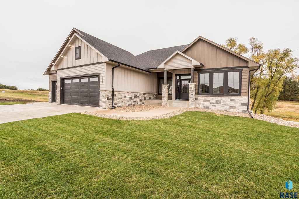 1100 N Scots Pine Dr Drive, Sioux Falls, SD 57110