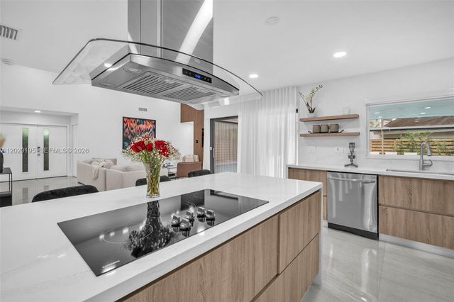 136 Greens Rd, Hollywood, FL 33021