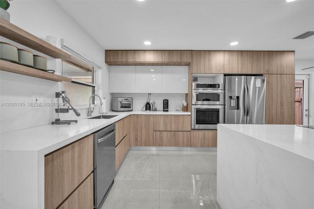 136 Greens Rd, Hollywood, FL 33021