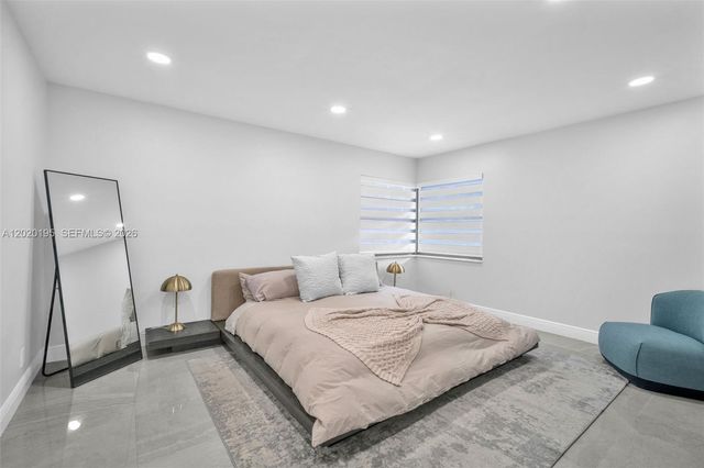 136 Greens Rd, Hollywood, FL 33021