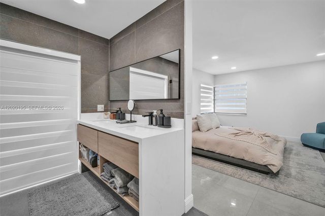 136 Greens Rd, Hollywood, FL 33021
