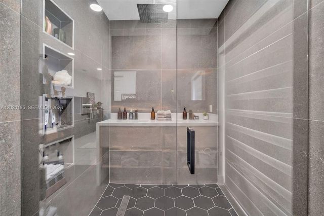 136 Greens Rd, Hollywood, FL 33021