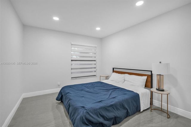 136 Greens Rd, Hollywood, FL 33021