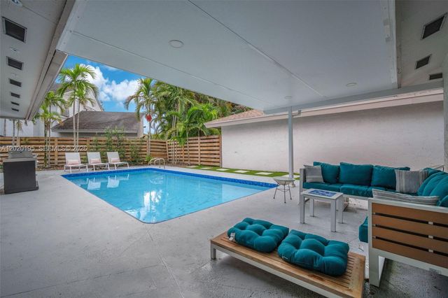 136 Greens Rd, Hollywood, FL 33021