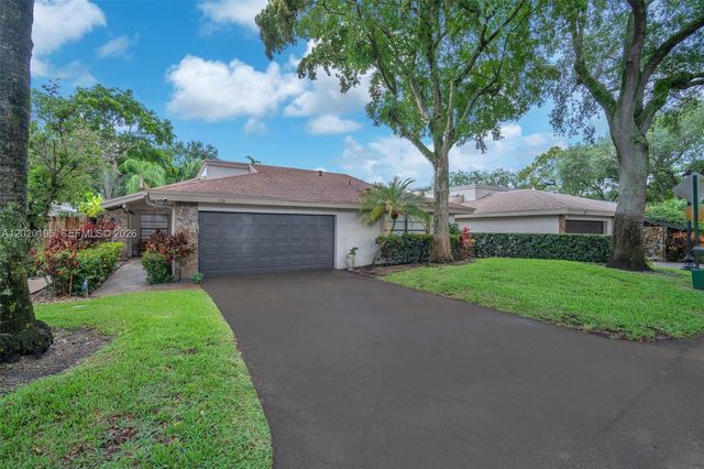 136 Greens Rd, Hollywood, FL 33021