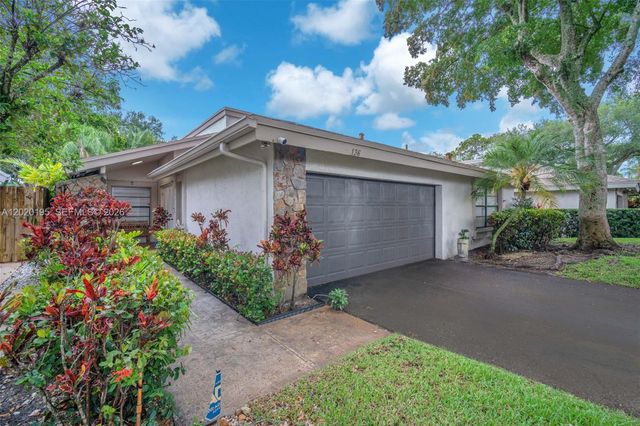 136 Greens Rd, Hollywood, FL 33021