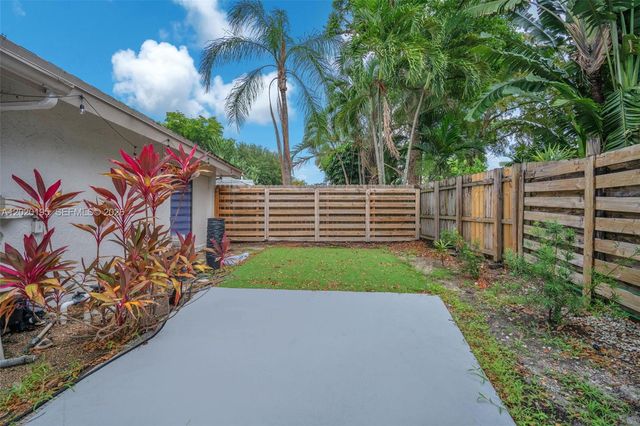 136 Greens Rd, Hollywood, FL 33021