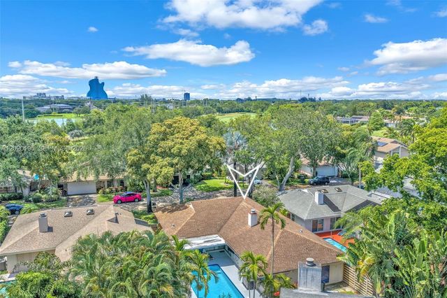 136 Greens Rd, Hollywood, FL 33021