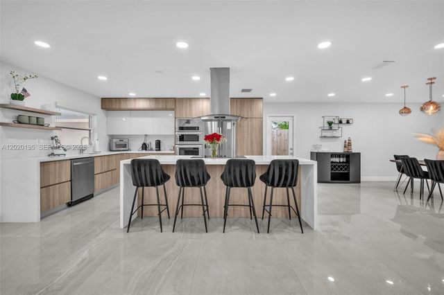136 Greens Rd, Hollywood, FL 33021