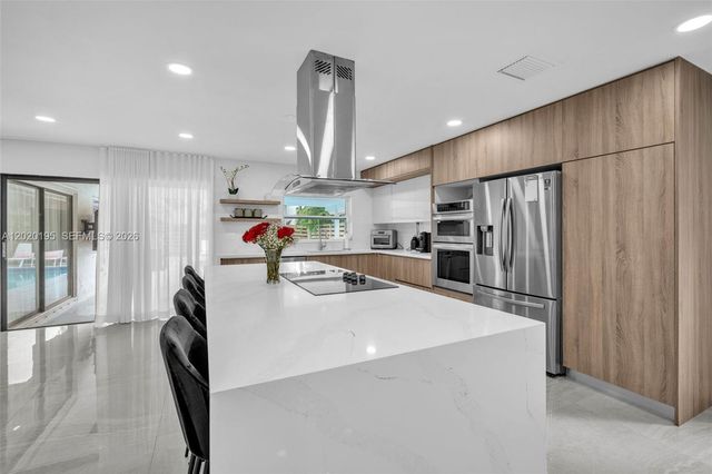 136 Greens Rd, Hollywood, FL 33021