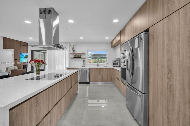 136 Greens Rd, Hollywood, FL 33021