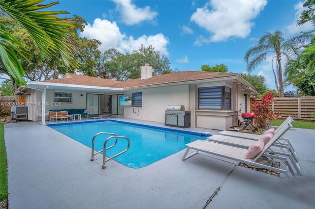 136 Greens Rd, Hollywood, FL 33021
