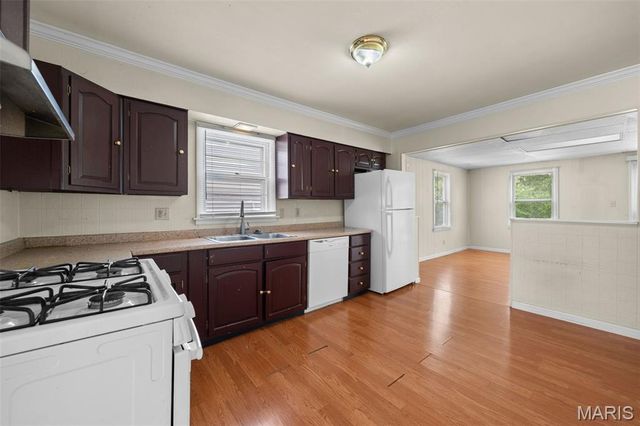 9715 Ridge Avenue, St Louis, MO 63114