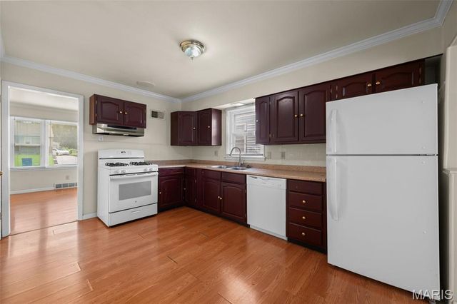9715 Ridge Avenue, St Louis, MO 63114