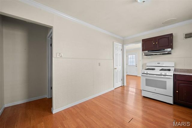 9715 Ridge Avenue, St Louis, MO 63114