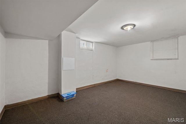9715 Ridge Avenue, St Louis, MO 63114