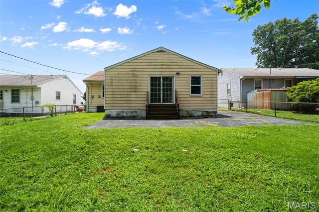 9715 Ridge Avenue, St Louis, MO 63114