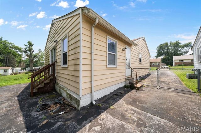 9715 Ridge Avenue, St Louis, MO 63114
