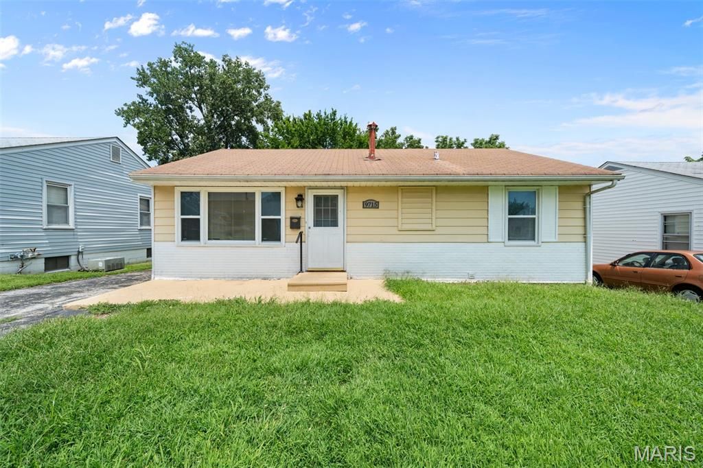 9715 Ridge Avenue, St Louis, MO 63114