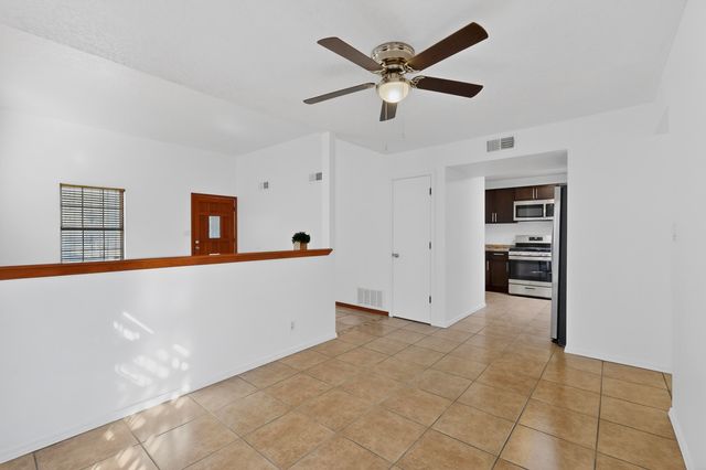 6814 Ivy Place SW, Albuquerque, NM 87121